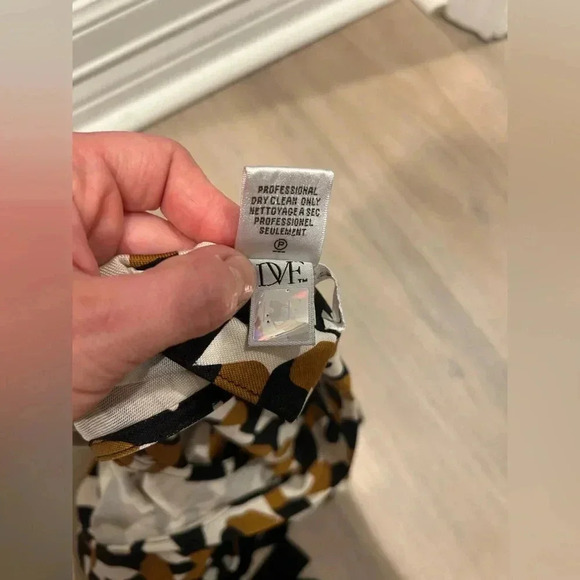 DIANE VON FURSTENBURG Silk Side Tie Dress / Size 4 / - Picture 7 of 8